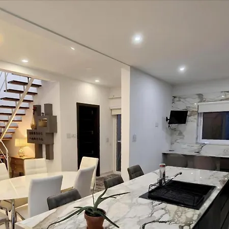 Modern House With Pool - 10 Guests Max