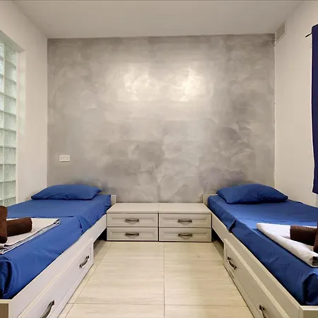 Modern House With Pool - 10 Guests Max *