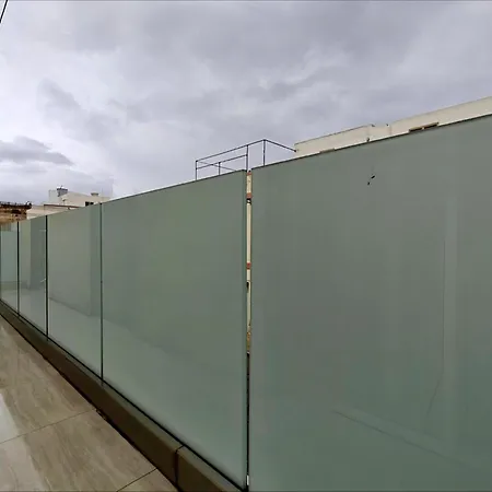 Апартаменты Modern House With Pool - 10 Guests Max Ta Cantar