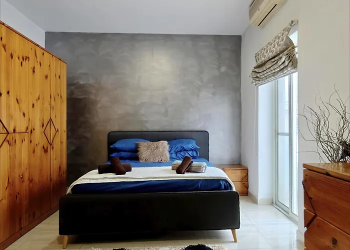 Modern House With Pool - 10 Guests Max