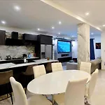 Modern House With Pool - 10 Guests Max *