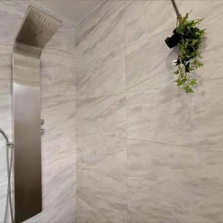 Modern House With Pool - 10 Guests Max דירה *