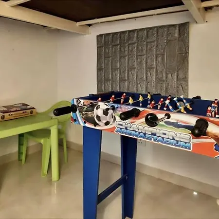 Modern House With Pool - 10 Guests Max شقة