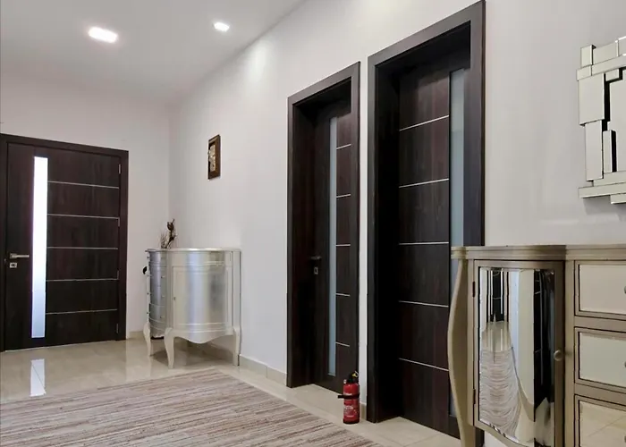 Modern House With Pool - 10 Guests Max Apartament