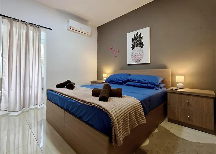 Modern House With Pool - 10 Guests Max