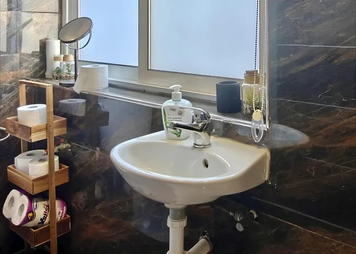 Modern House With Pool - 10 Guests Max Appartamento